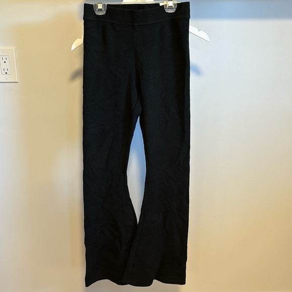 Aerie Offline high rise flare pant. - Picture 1 of 8
